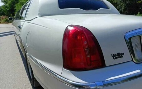 Lincoln Town Car III рестайлинг, 2000 год, 550 000 рублей, 15 фотография