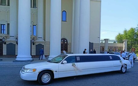 Lincoln Town Car III рестайлинг, 2000 год, 550 000 рублей, 11 фотография
