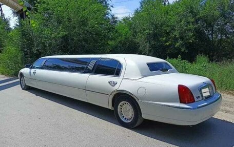 Lincoln Town Car III рестайлинг, 2000 год, 550 000 рублей, 12 фотография