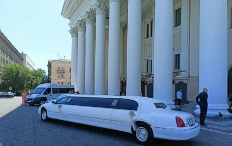 Lincoln Town Car III рестайлинг, 2000 год, 550 000 рублей, 14 фотография