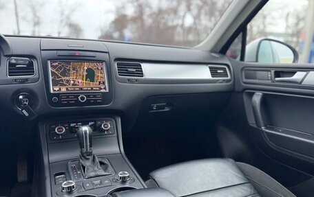 Volkswagen Touareg III, 2011 год, 2 030 000 рублей, 25 фотография