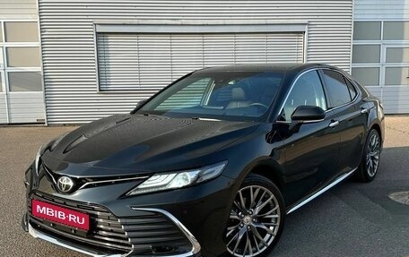 Toyota Camry, 2023 год, 3 380 000 рублей, 1 фотография