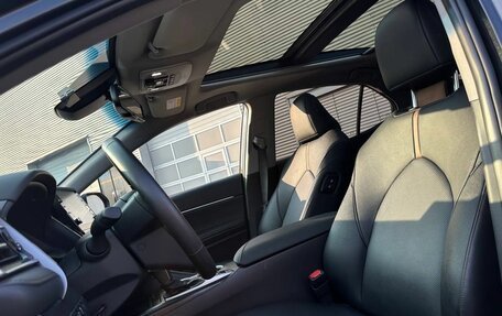 Toyota Camry, 2023 год, 3 380 000 рублей, 7 фотография