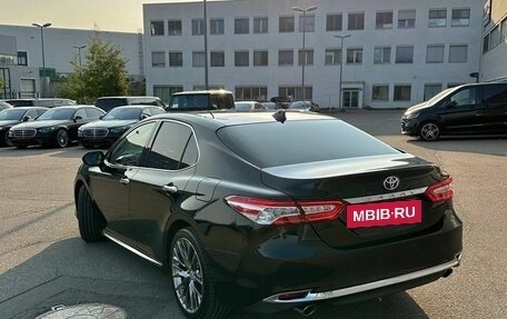 Toyota Camry, 2023 год, 3 380 000 рублей, 4 фотография