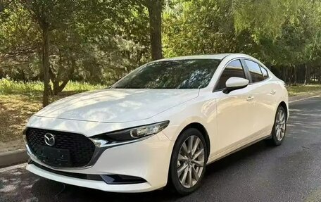 Mazda 3, 2021 год, 1 800 000 рублей, 2 фотография