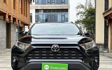 Toyota RAV4, 2023 год, 2 890 000 рублей, 2 фотография