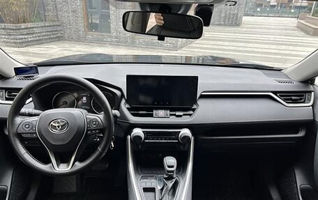 Toyota RAV4, 2023 год, 2 890 000 рублей, 8 фотография