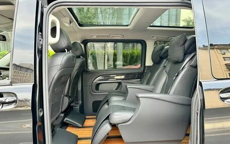 Mercedes-Benz V-Класс, 2020 год, 3 300 000 рублей, 9 фотография