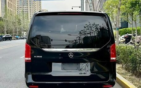 Mercedes-Benz V-Класс, 2020 год, 3 300 000 рублей, 2 фотография
