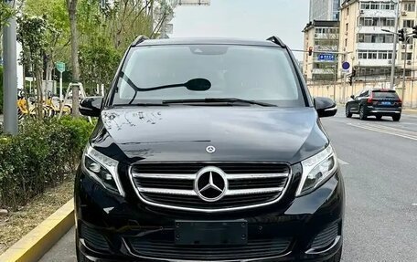 Mercedes-Benz V-Класс, 2020 год, 3 300 000 рублей, 3 фотография