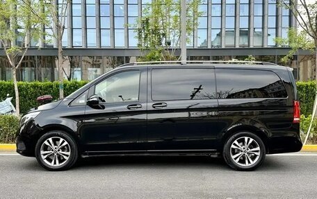 Mercedes-Benz V-Класс, 2020 год, 3 300 000 рублей, 4 фотография