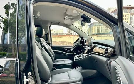 Mercedes-Benz V-Класс, 2020 год, 3 300 000 рублей, 10 фотография