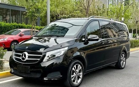Mercedes-Benz V-Класс, 2020 год, 3 300 000 рублей, 24 фотография