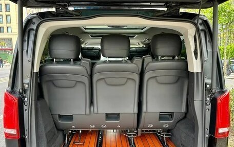 Mercedes-Benz V-Класс, 2020 год, 3 300 000 рублей, 23 фотография