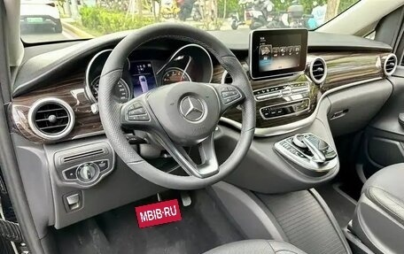 Mercedes-Benz V-Класс, 2020 год, 3 300 000 рублей, 19 фотография
