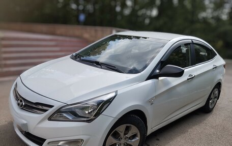 Hyundai Solaris II рестайлинг, 2015 год, 1 230 000 рублей, 2 фотография