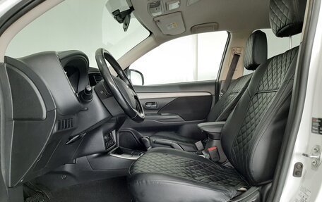 Mitsubishi Outlander III рестайлинг 3, 2018 год, 1 560 000 рублей, 11 фотография