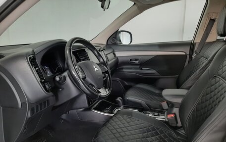 Mitsubishi Outlander III рестайлинг 3, 2018 год, 1 560 000 рублей, 12 фотография