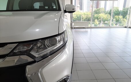 Mitsubishi Outlander III рестайлинг 3, 2018 год, 1 560 000 рублей, 10 фотография