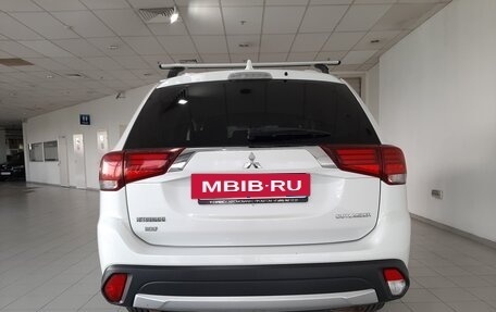 Mitsubishi Outlander III рестайлинг 3, 2018 год, 1 560 000 рублей, 4 фотография
