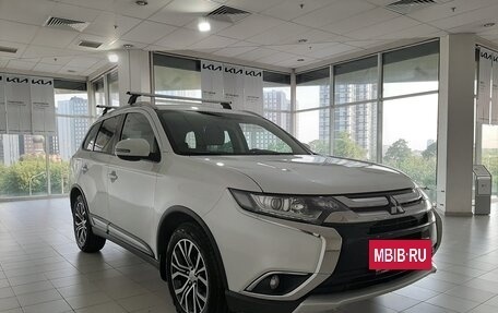 Mitsubishi Outlander III рестайлинг 3, 2018 год, 1 560 000 рублей, 7 фотография