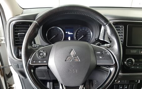 Mitsubishi Outlander III рестайлинг 3, 2018 год, 1 560 000 рублей, 15 фотография