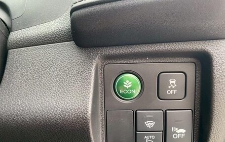 Honda Vezel, 2015 год, 1 093 000 рублей, 17 фотография
