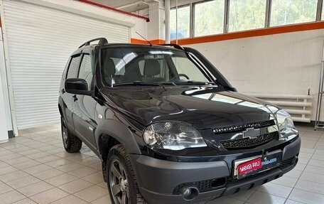 Chevrolet Niva I рестайлинг, 2018 год, 765 000 рублей, 3 фотография