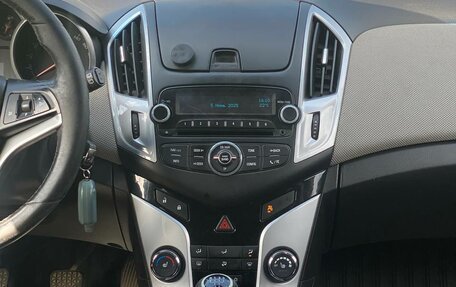 Chevrolet Cruze II, 2013 год, 700 000 рублей, 4 фотография