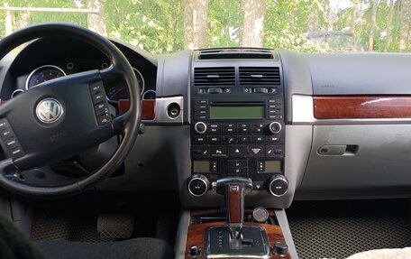 Volkswagen Touareg III, 2004 год, 615 000 рублей, 8 фотография