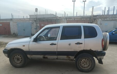 Chevrolet Niva I рестайлинг, 2003 год, 130 000 рублей, 2 фотография