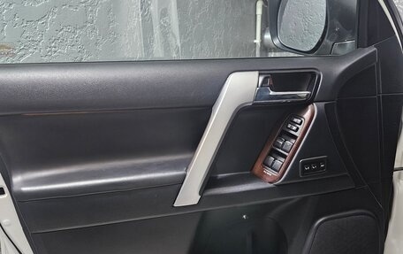 Toyota Land Cruiser Prado 150 рестайлинг 2, 2015 год, 4 200 000 рублей, 9 фотография