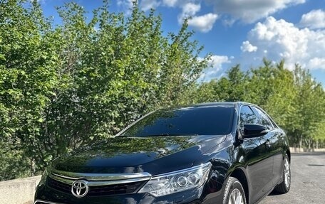 Toyota Camry, 2017 год, 2 050 000 рублей, 2 фотография