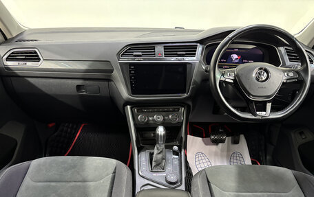 Volkswagen Tiguan II, 2018 год, 2 380 000 рублей, 9 фотография