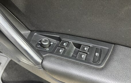 Volkswagen Tiguan II, 2018 год, 2 380 000 рублей, 7 фотография