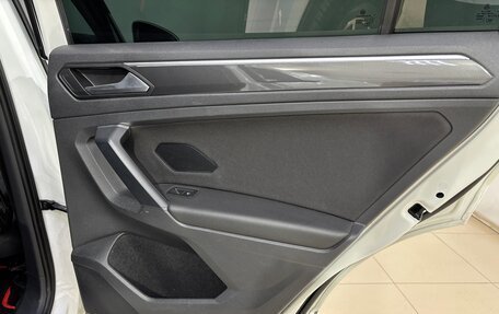 Volkswagen Tiguan II, 2018 год, 2 380 000 рублей, 13 фотография