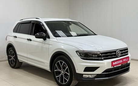 Volkswagen Tiguan II, 2018 год, 2 380 000 рублей, 2 фотография