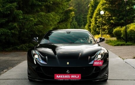 Ferrari 812, 2018 год, 33 000 000 рублей, 2 фотография
