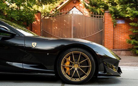 Ferrari 812, 2018 год, 33 000 000 рублей, 15 фотография