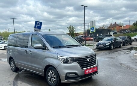 Hyundai H-1 II рестайлинг, 2019 год, 2 800 000 рублей, 5 фотография