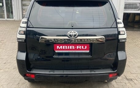 Toyota Land Cruiser Prado 150 рестайлинг 2, 2020 год, 5 800 000 рублей, 3 фотография