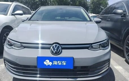 Volkswagen Golf VIII, 2022 год, 1 660 000 рублей, 2 фотография