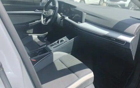 Volkswagen Golf VIII, 2022 год, 1 660 000 рублей, 6 фотография