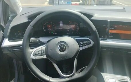 Volkswagen Golf VIII, 2022 год, 1 660 000 рублей, 16 фотография