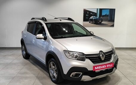 Renault Sandero II рестайлинг, 2019 год, 999 000 рублей, 3 фотография