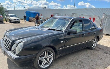 Mercedes-Benz E-Класс, 1997 год, 524 000 рублей, 3 фотография