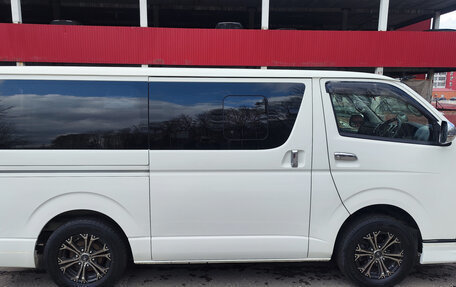 Toyota HiAce H200, 2015 год, 3 550 000 рублей, 4 фотография