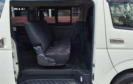 Toyota HiAce H200, 2015 год, 3 550 000 рублей, 17 фотография