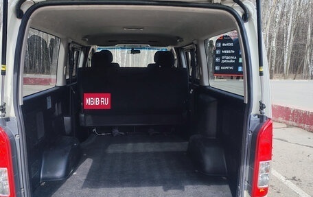 Toyota HiAce H200, 2015 год, 3 550 000 рублей, 9 фотография