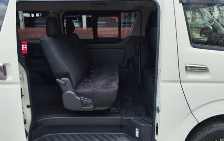 Toyota HiAce H200, 2015 год, 3 550 000 рублей, 10 фотография